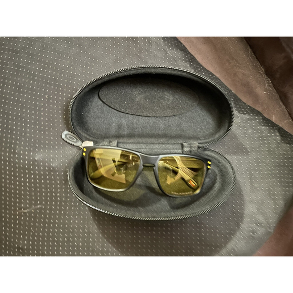 Oakley Other - Oakley Unisex Sunglasses OO9102 Plastic New Black Frames